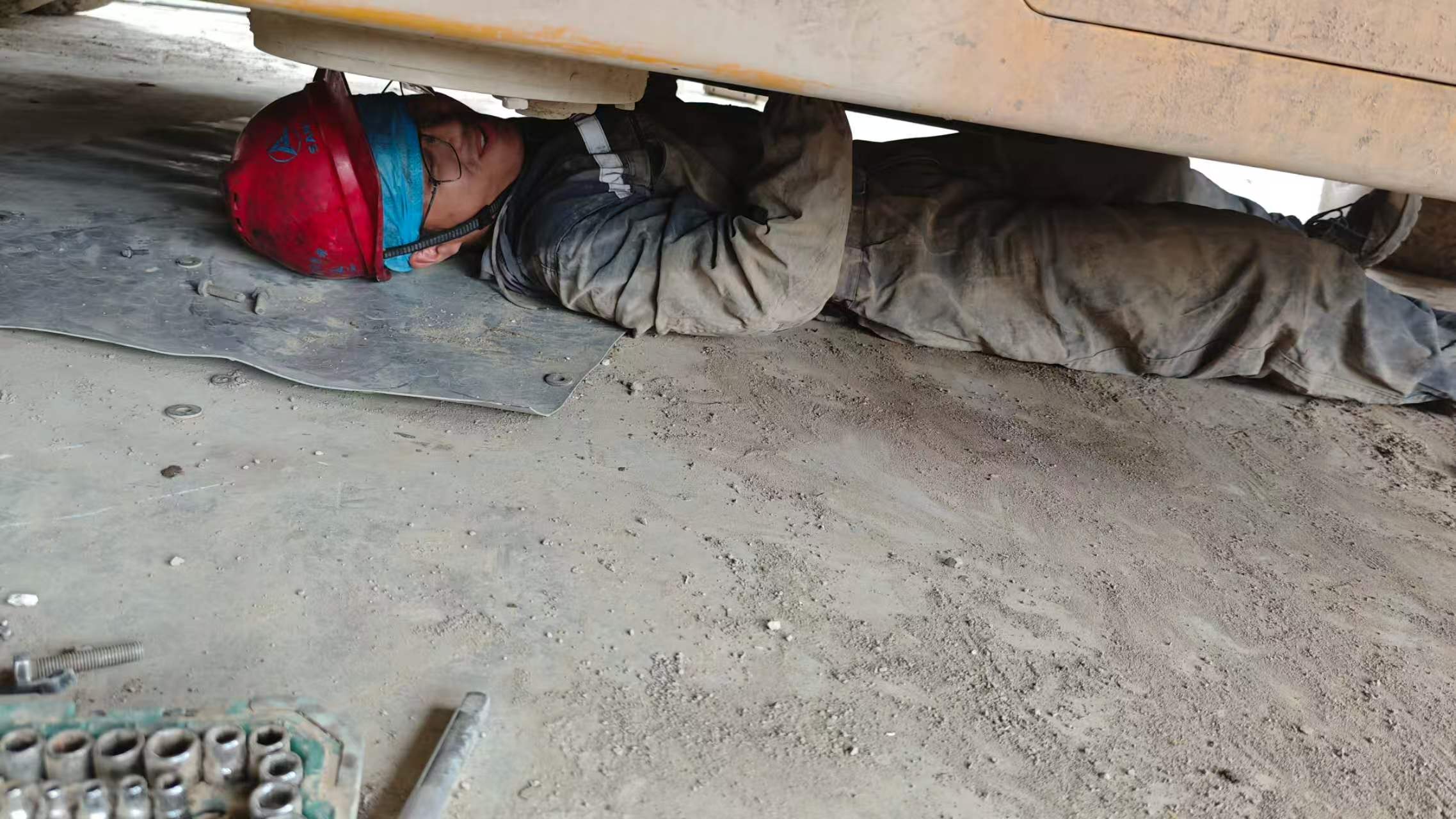 工程师彭又春现场抢修